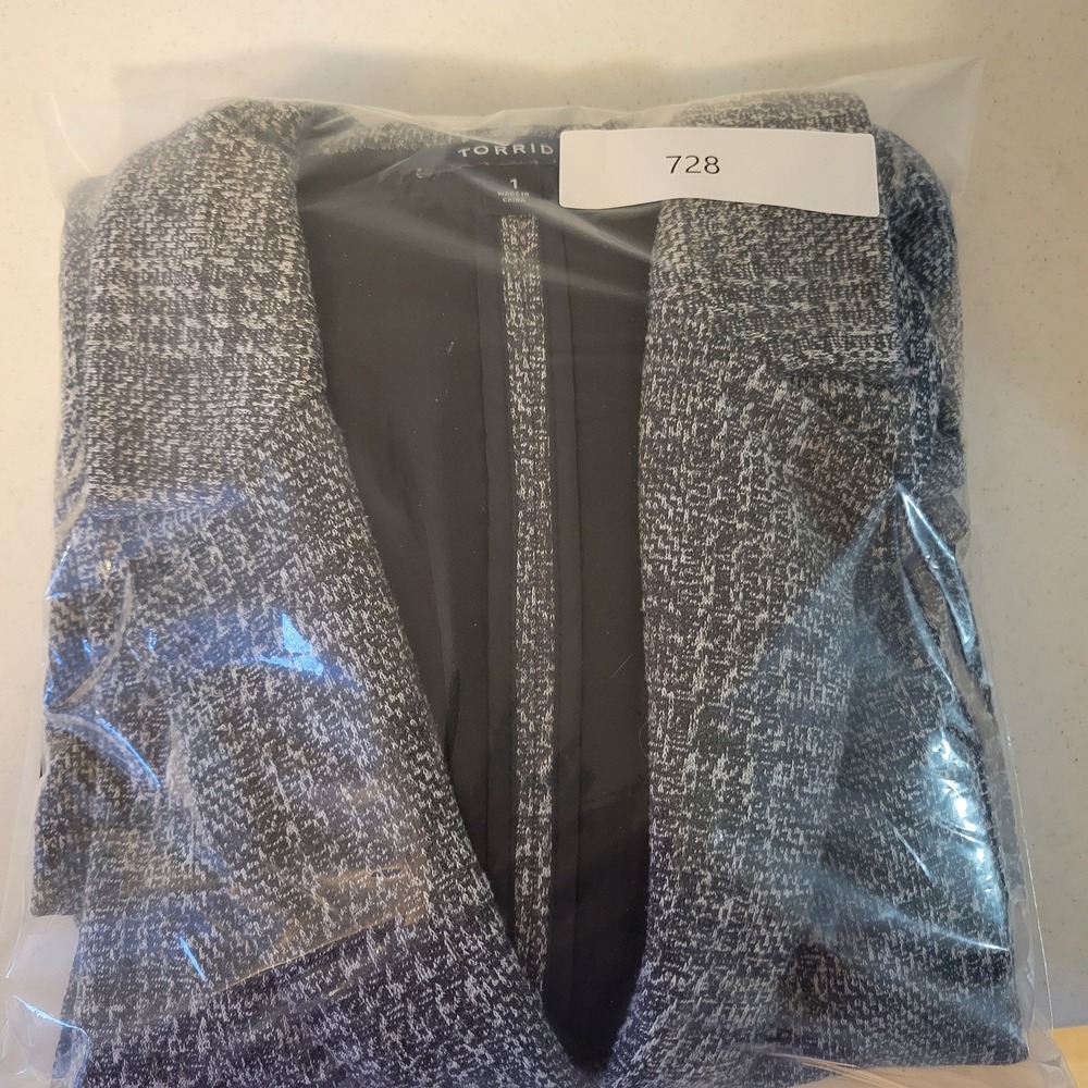 Torrid Knit Blazer Women Sz 1 Grey Black Plaid Longline 2-Button Career Jacket - Picture 15 of 15